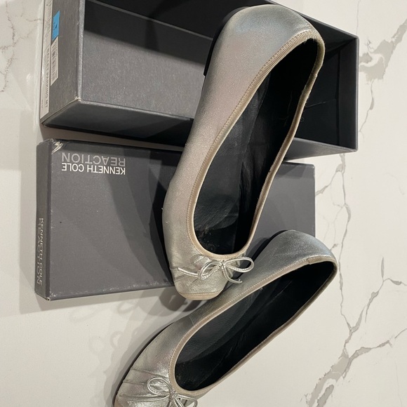 Kenneth Cole Reaction Silver Ballet Flats Size 7 - Picture 6 of 11